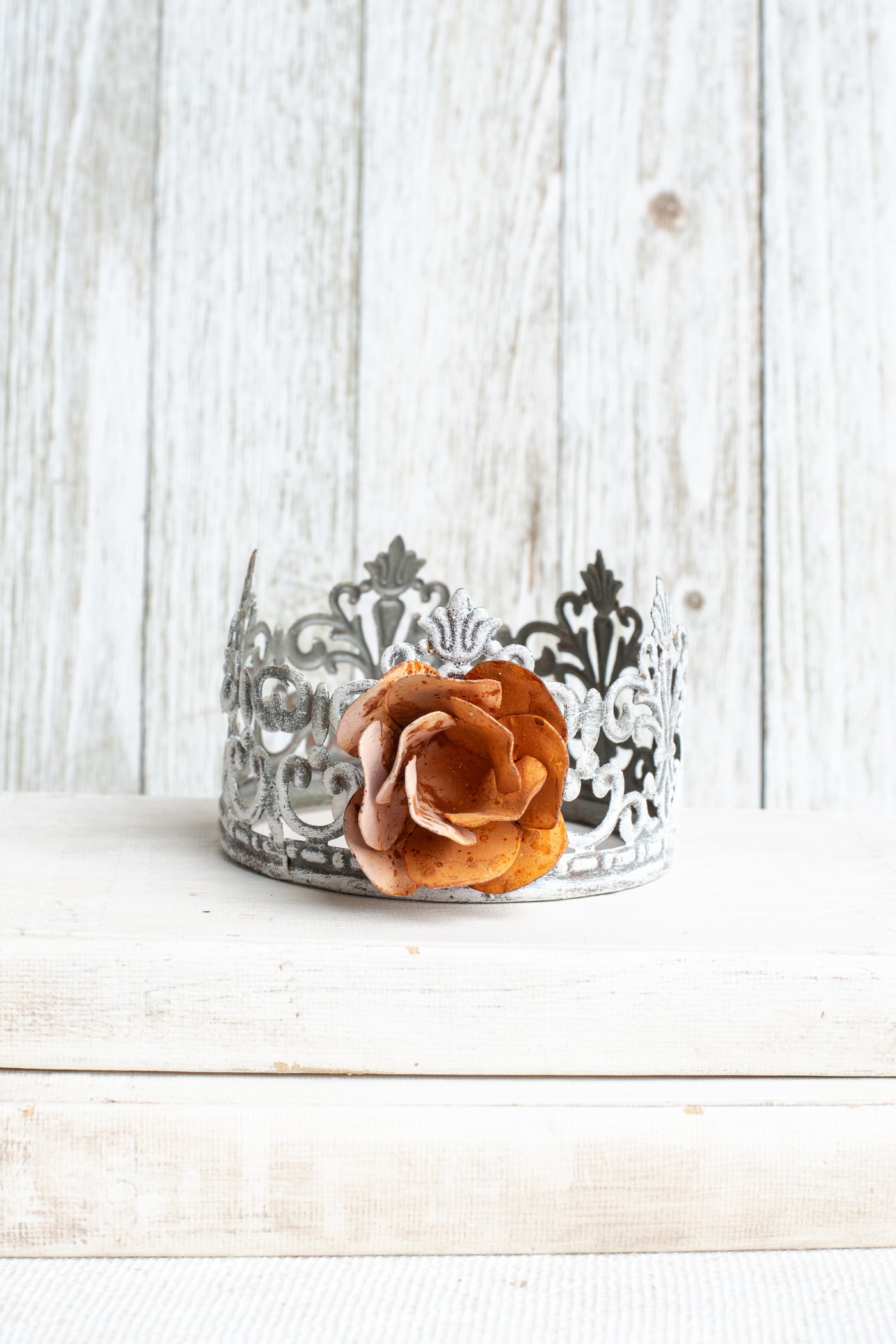 Vintage Style White Wash Metal Lace Crow wtih Rust Metal Rose