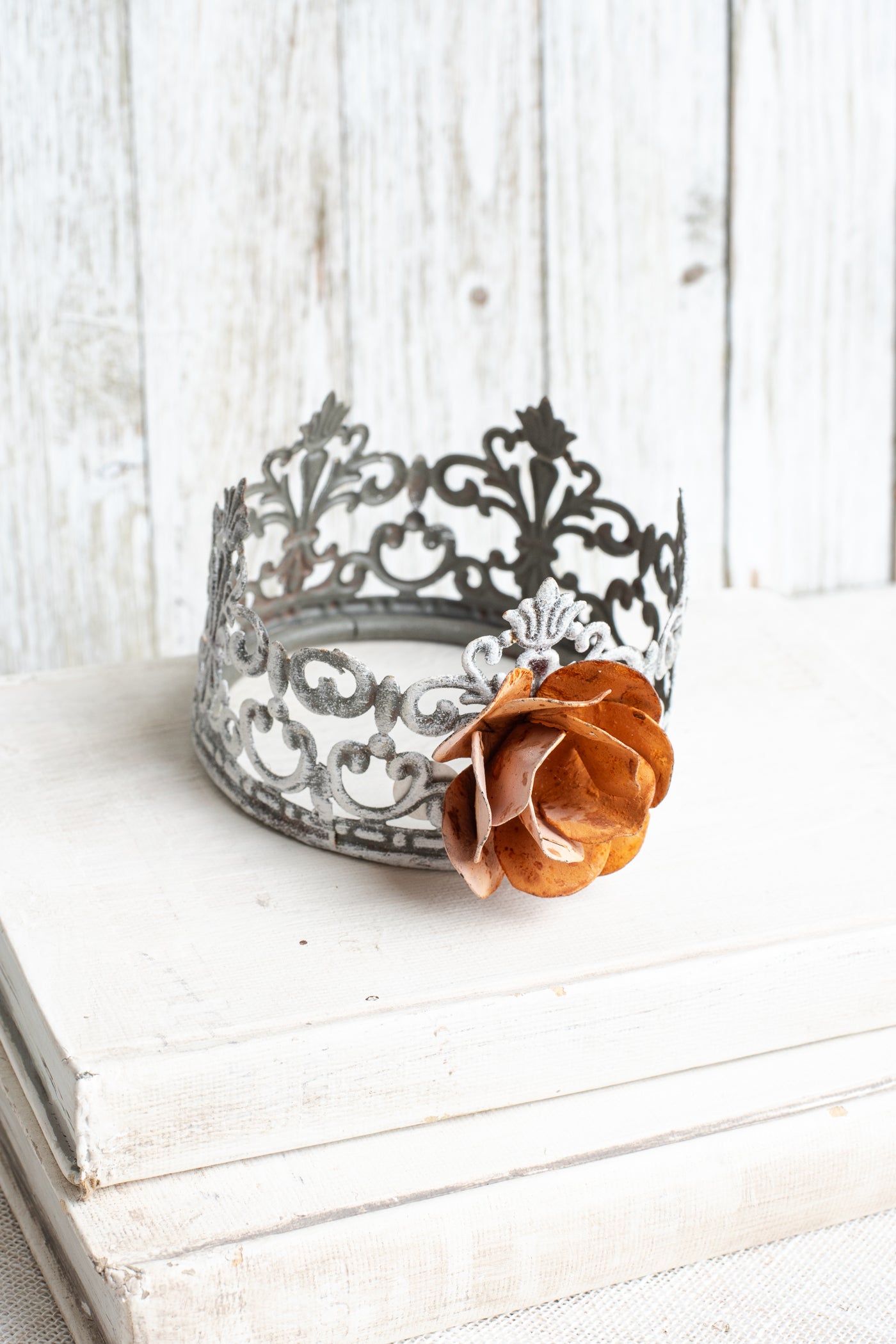 Vintage Style White Wash Metal Lace Crow wtih Rust Metal Rose